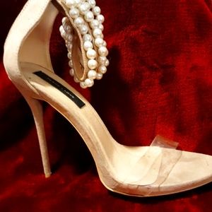 🦸🏽‍♀️ Nude Pearled at the ankle pumps